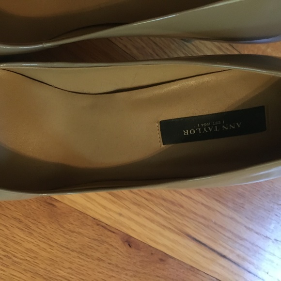 Ann Taylor Taupe Patent Heels 8.5 M - Picture 8 of 9